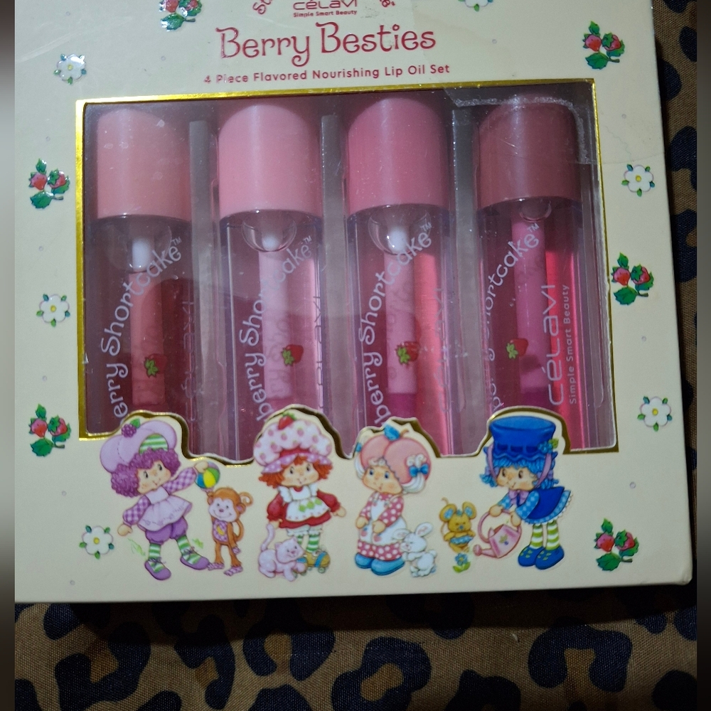 Célavi Lip Oil Set For Adults. Full Size. NIB!!! Different Berries Flavors.